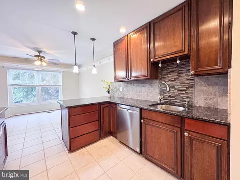 Kitchen - 10939 Pebble Run Dr, Silver Spring, MD 20902 photo 3 of 6