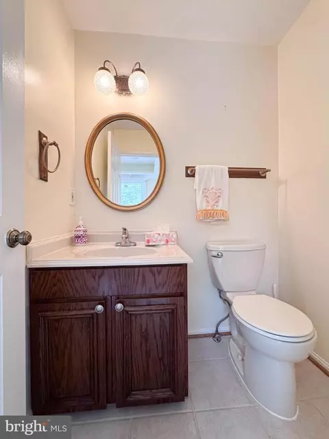 Bath - 10939 Pebble Run Dr, Silver Spring, MD 20902 photo 5 of 15