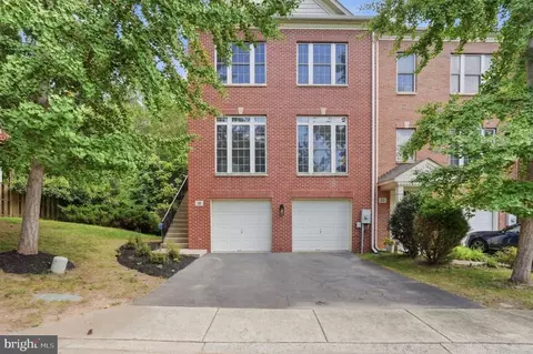 18 Waddington Ct, Rockville, MD 20850
