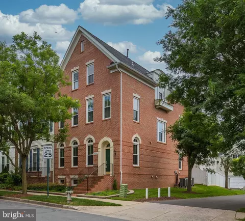 1120 Crestfield Dr, Rockville, MD 20850
