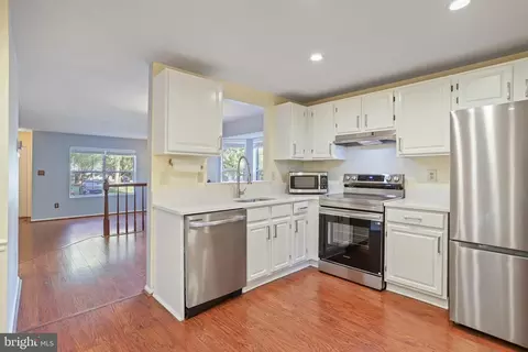 12163 Flag Harbor Dr, Germantown, MD 20874