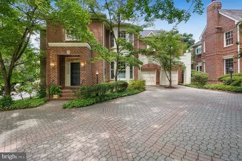 9209 Town Gate Ln, Bethesda, MD 20817