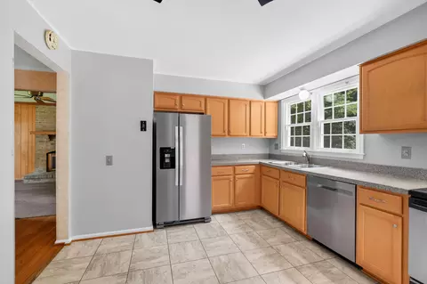 Kitchen - 13123 Serpentine Way, Silver Spring, MD 20904 photo 2 of 2