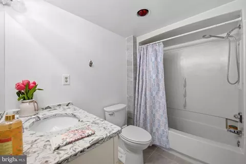 Bath - 15100 Interlachen Dr #4-124, Silver Spring, MD 20906 photo 5 of 6
