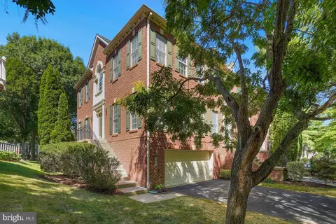 206 Painted Post Ln, Gaithersburg, MD 20878