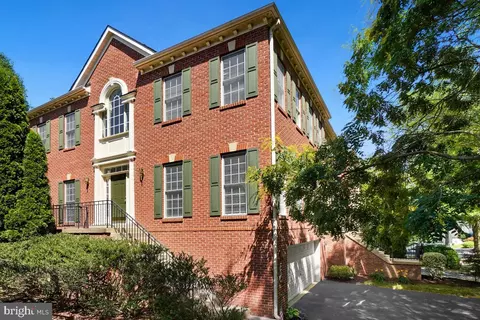 206 Painted Post Ln, Gaithersburg, MD 20878