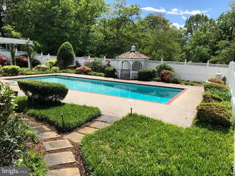 Exterior - 10812 Cripplegate Rd, Potomac, MD 20854 photo 3 of 3