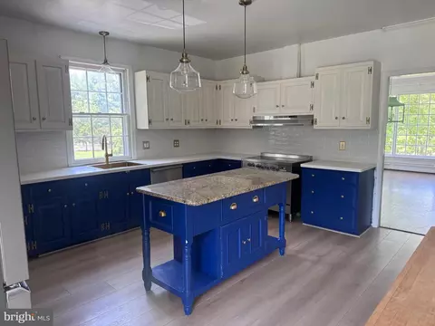 Kitchen - 10812 Cripplegate Rd, Potomac, MD 20854 photo 2 of 2