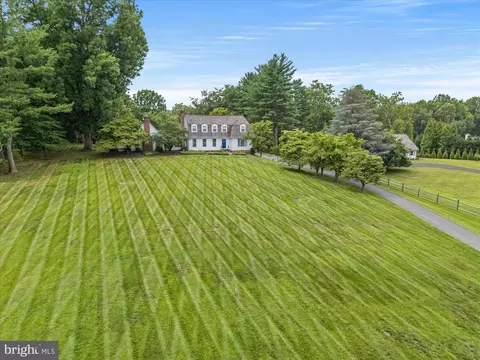 Exterior - 10812 Cripplegate Rd, Potomac, MD 20854 photo 2 of 3