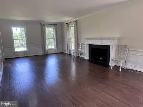 Living - 10812 Cripplegate Rd, Potomac, MD 20854 photo 2 of 6