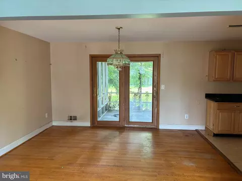 906 Venice Dr, Silver Spring, MD 20904 photo 5