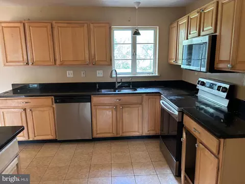 906 Venice Dr, Silver Spring, MD 20904 photo 3