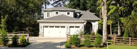 9814 Fernwood Rd, Bethesda, MD 20817