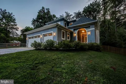 9814 Fernwood Rd, Bethesda, MD 20817