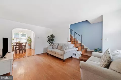 Entry Way - 11931 Centerhill St, Silver Spring, MD 20902 photo 4 of 6