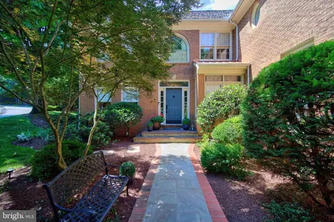 9110 Willow Gate Ln, Bethesda, MD 20817