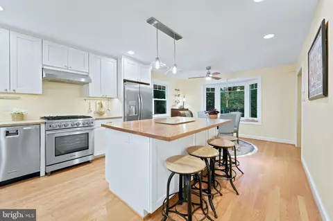 Kitchen - 8902 Sudbury Rd, Silver Spring, MD 20901 photo 2 of 4