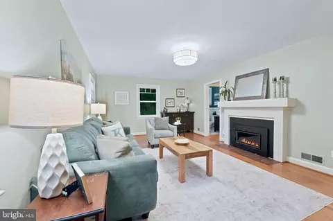 Living - 8902 Sudbury Rd, Silver Spring, MD 20901 photo 2 of 4