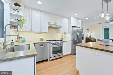 Kitchen - 8902 Sudbury Rd, Silver Spring, MD 20901 photo 3 of 4