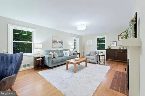 Living - 8902 Sudbury Rd, Silver Spring, MD 20901 photo 1 of 4