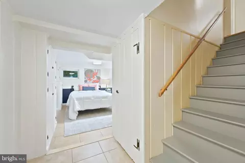 Entry Way - 8902 Sudbury Rd, Silver Spring, MD 20901 photo 7 of 8