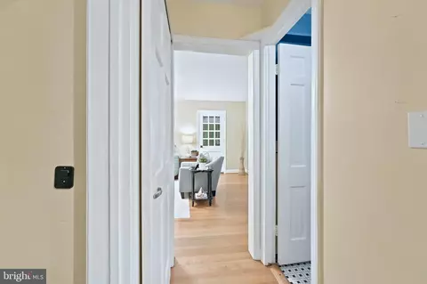 Entry Way - 8902 Sudbury Rd, Silver Spring, MD 20901 photo 2 of 8