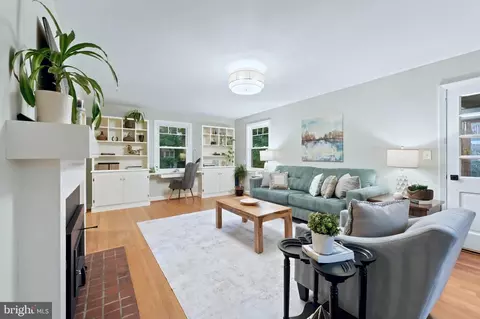 Living - 8902 Sudbury Rd, Silver Spring, MD 20901 photo 3 of 4