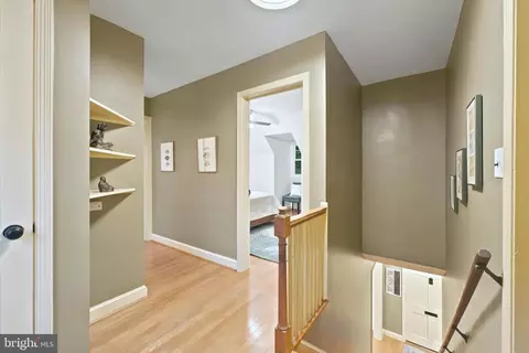 Entry Way - 8902 Sudbury Rd, Silver Spring, MD 20901 photo 4 of 8
