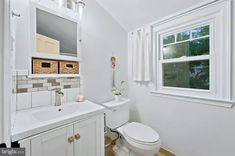 Bath - 8902 Sudbury Rd, Silver Spring, MD 20901 photo 2 of 5