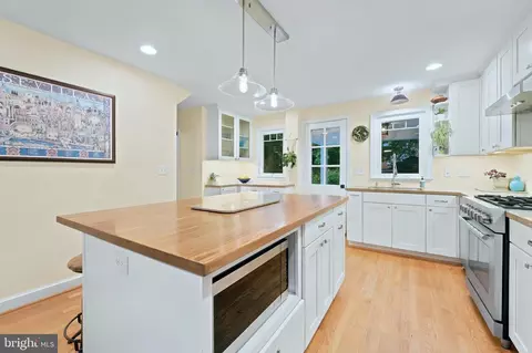 Kitchen - 8902 Sudbury Rd, Silver Spring, MD 20901 photo 4 of 4