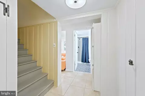 Entry Way - 8902 Sudbury Rd, Silver Spring, MD 20901 photo 8 of 8