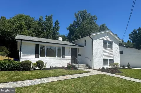 9831 Singleton Dr, Bethesda, MD 20817