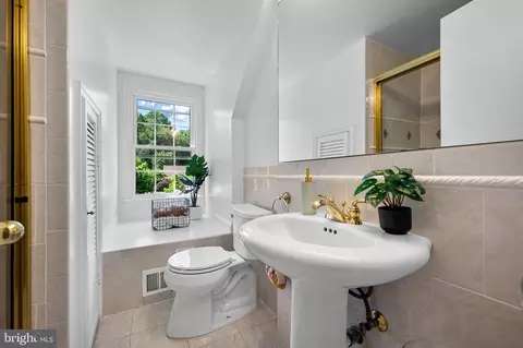 Bath - 13848 Turnmore Rd, Silver Spring, MD 20906 photo 3 of 4