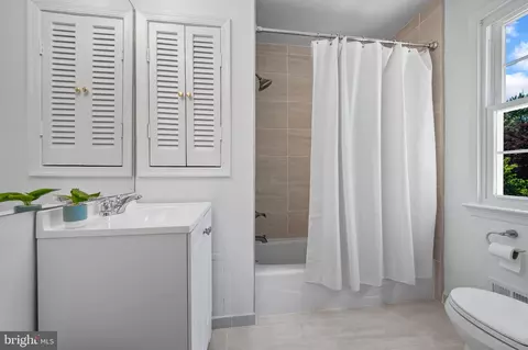 Bath - 13848 Turnmore Rd, Silver Spring, MD 20906 photo 2 of 4