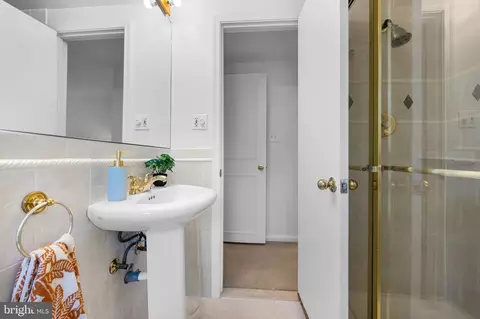 Bath - 13848 Turnmore Rd, Silver Spring, MD 20906 photo 4 of 4