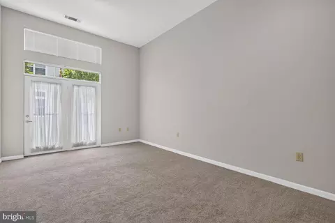 Living - 1201 E West Hwy #241, Silver Spring, MD 20910 photo 1 of 4