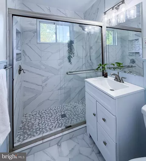 Bath - 406 Belton Rd, Silver Spring, MD 20901 photo 1 of 3