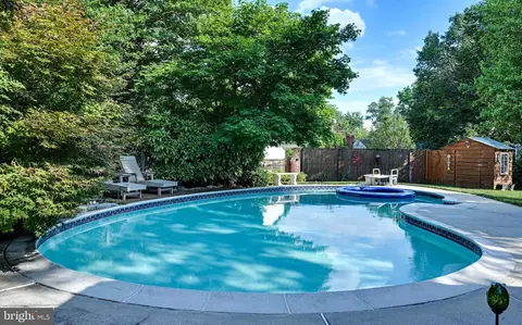 Exterior - 406 Belton Rd, Silver Spring, MD 20901 photo 5 of 10