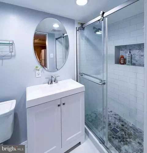 Bath - 406 Belton Rd, Silver Spring, MD 20901 photo 3 of 3