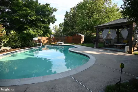 Exterior - 406 Belton Rd, Silver Spring, MD 20901 photo 4 of 10
