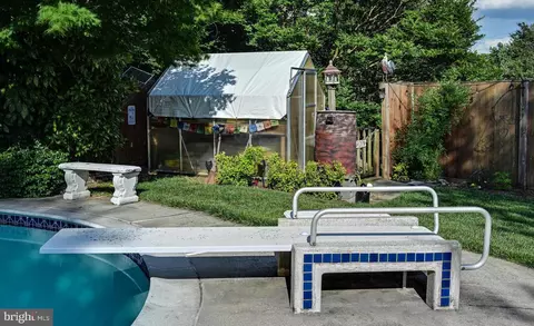 Exterior - 406 Belton Rd, Silver Spring, MD 20901 photo 9 of 10