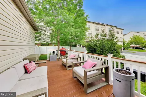 Exterior - 13422 Redspire Dr, Silver Spring, MD 20906 photo 4 of 12