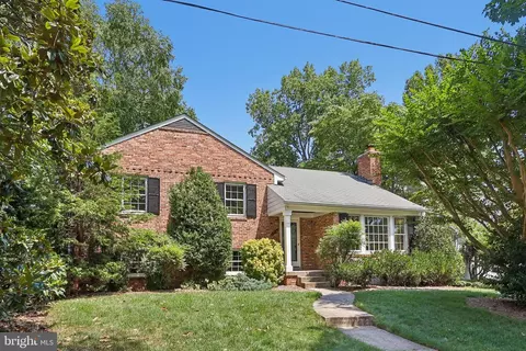 5719 Newington Rd, Bethesda, MD 20816