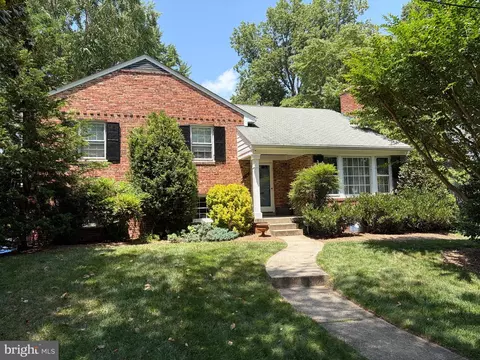 5719 Newington Rd, Bethesda, MD 20816