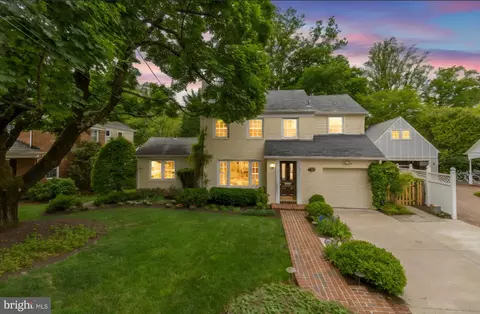 7822 Moorland Ln, Bethesda, MD 20814