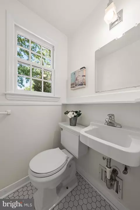 8800 Maywood Ave, Silver Spring, MD 20910 photo 16