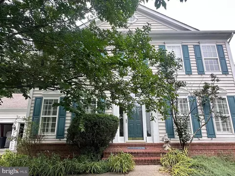 636 Lake Varuna Dr, Gaithersburg, MD 20878