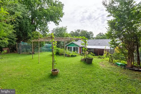 Exterior - 10804 Lombardy Rd, Silver Spring, MD 20901 photo 4 of 7