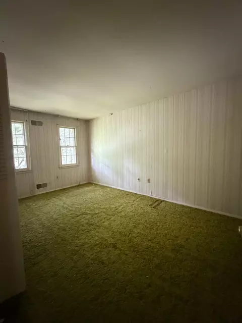 Bedroom - 913 Windmill Ln, Silver Spring, MD 20905 photo 2 of 4