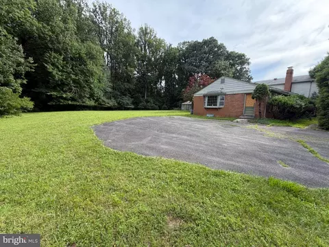Exterior - 913 Windmill Ln, Silver Spring, MD 20905 photo 3 of 4